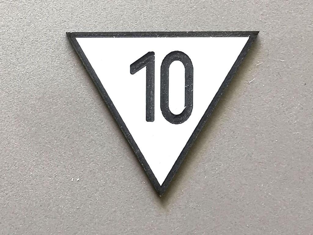 Geschwindigkeitstafel Lf 4, schwarz/weiß, Spitze unten 10  30 mm, 2-Schicht-Kunststoff