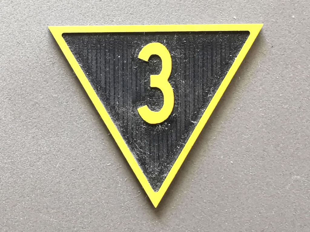 Geschwindigkeitsvoranzeiger Zs 3v, gelb/schwarz, Spitze unten 3  30 mm, 2-Schicht-Kunststoff