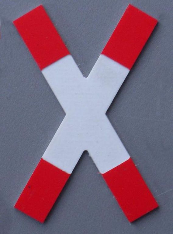 Andreaskreuz DB, 1:22,5 35 x 52 mm, 2-Schicht-Kunststoff