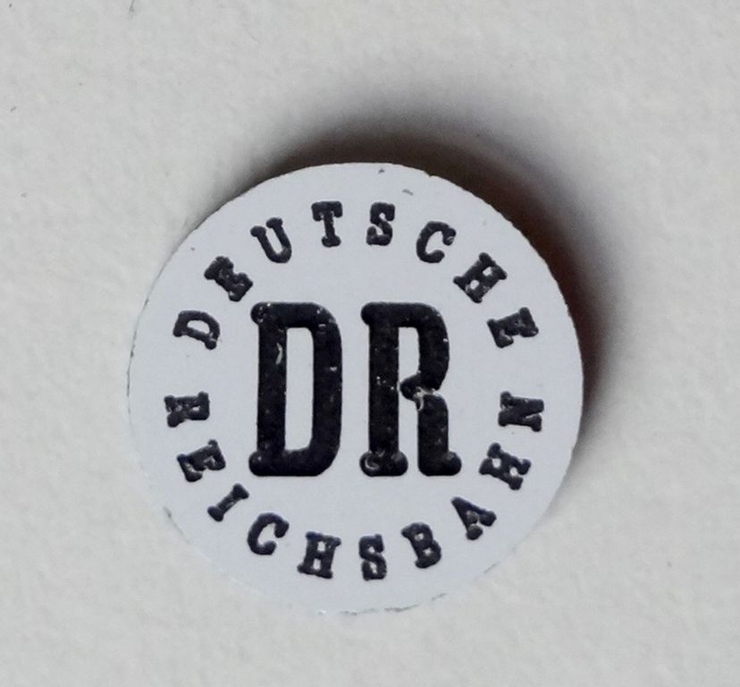 DR-Zeichen rund klein schwarz auf weiss D = 15 mm, 2-Schicht-Kunststoff
