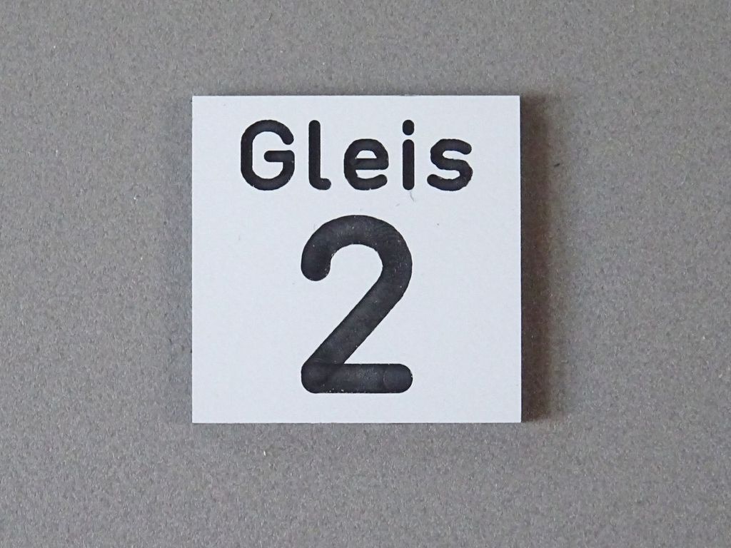 Gleisnummernschild klein: Gleis 2 17 x 17 mm, 2-Schicht-Kunststoff