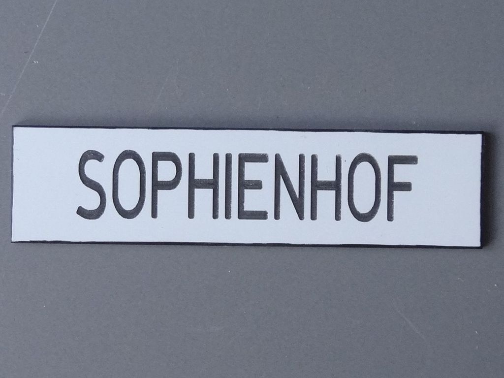 Sophienhof 80 x 20 mm, 2-Schicht-Kunststoff