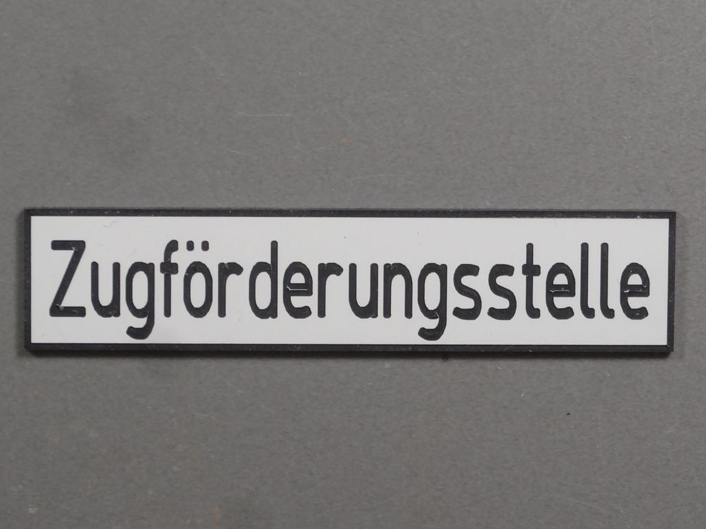 Zugförderungsstelle, kleines Format 60 x 13 mm, 2-Schicht-Kunststoff