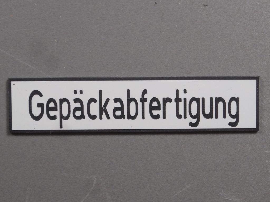 Gepäckabfertigung, großes Format 100 x 20 mm, 2-Schicht-Kunststoff