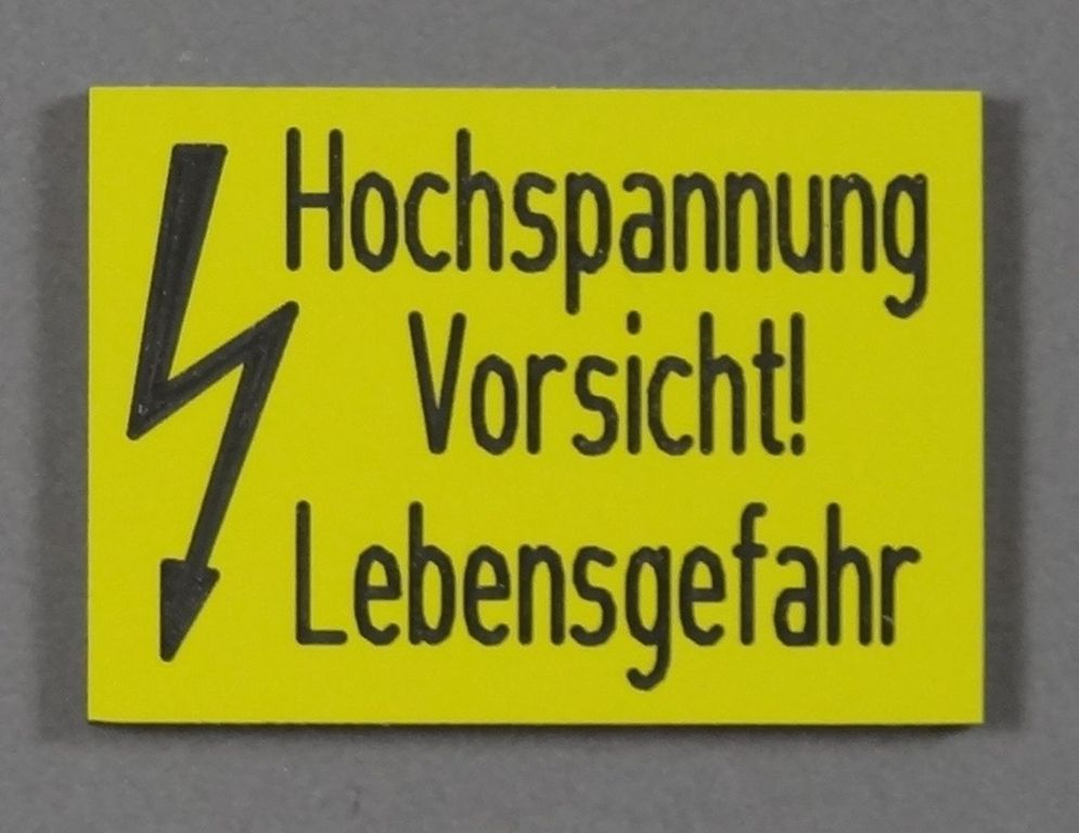 Hochspannung Vorsicht Lebensgefahr, 24 x 17 mm 24 x 17 mm, 2-Schicht-Kunststoff