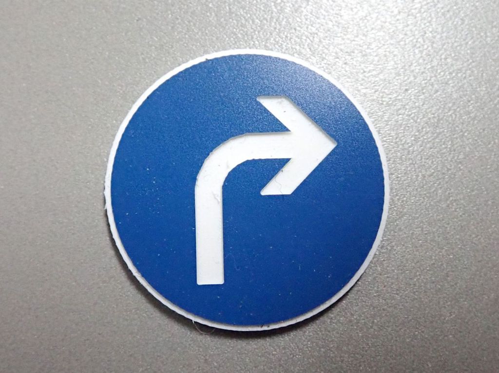 Verkehrsschild Fahrtrichtung rechts 26,5 mm 2-Schicht-Kunststoff