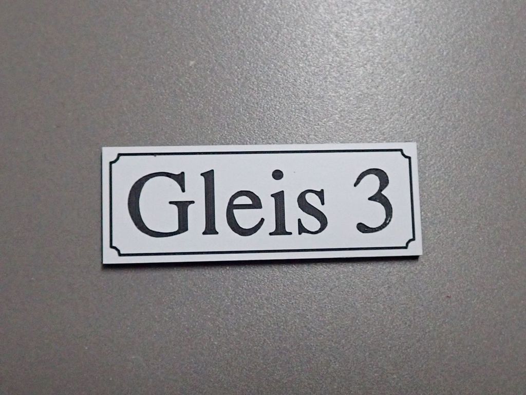 Gleisschild alte Schrift Gleis 3 22 x 8 mm, 2-Schicht-Kunststoff