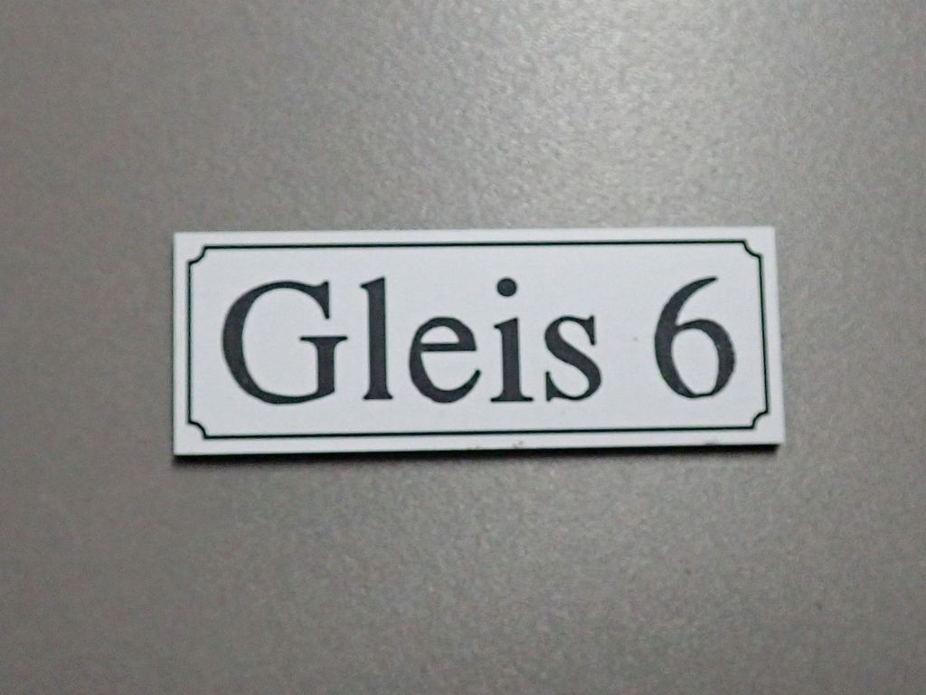 Gleisschild alte Schrift Gleis 6 22 x 8 mm, 2-Schicht-Kunststoff