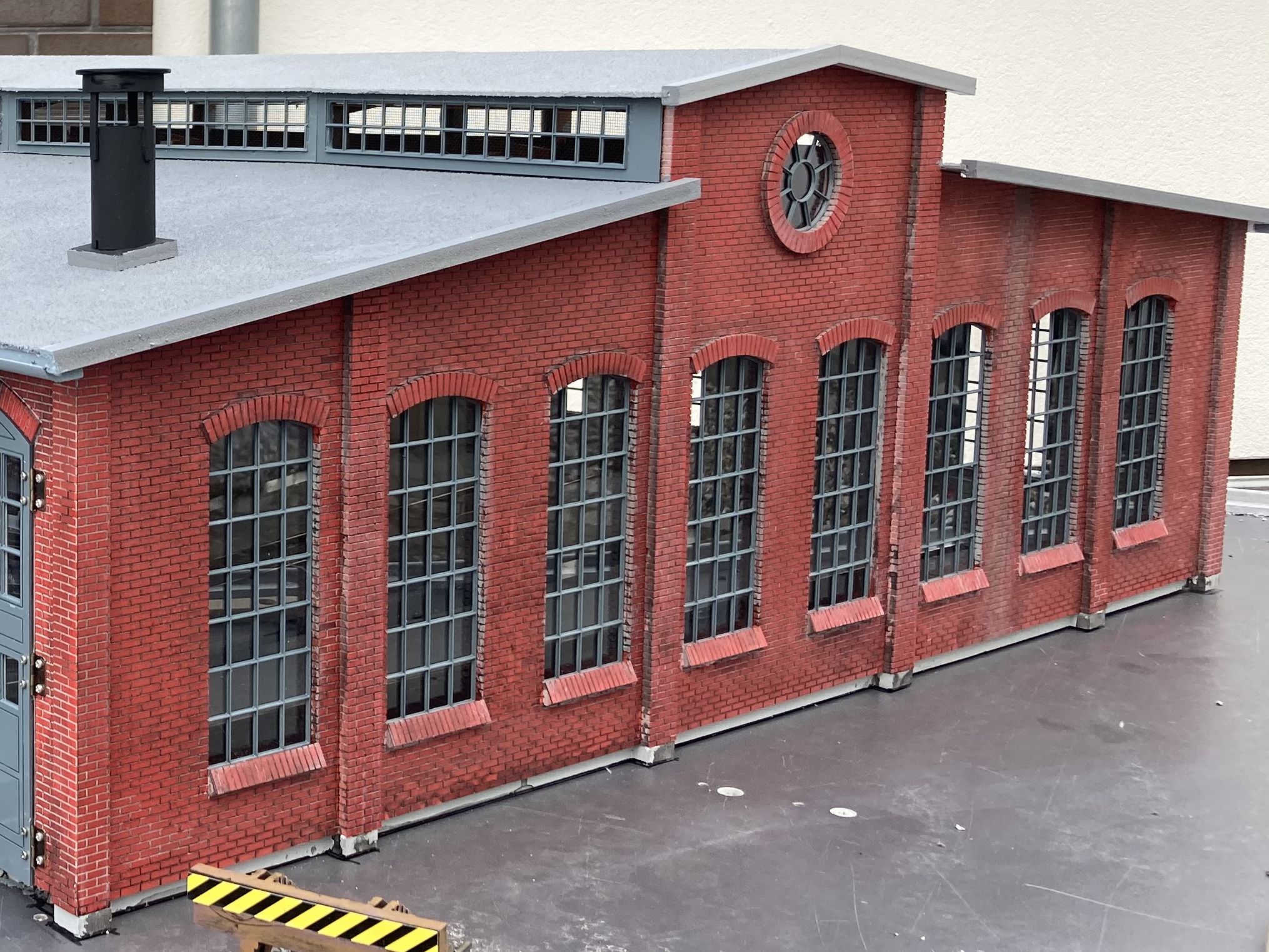 Ringlokschuppenfassade Seitenteil 1190 x 380 x 5 mm,