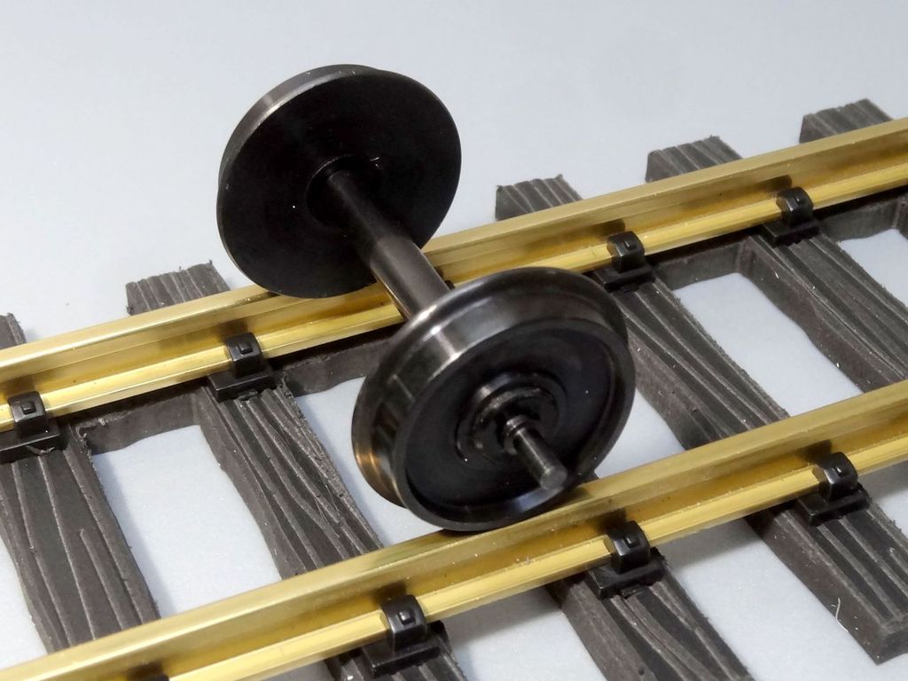 Metallradsatz, 27,5 mm Durchmesser Achse isoliert, schwarz brüniert