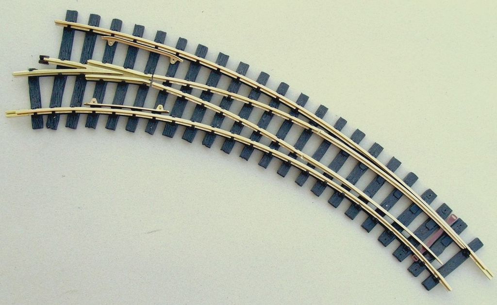 Bogenweiche R1-R2, 60° und 45° links, Fertigmodell