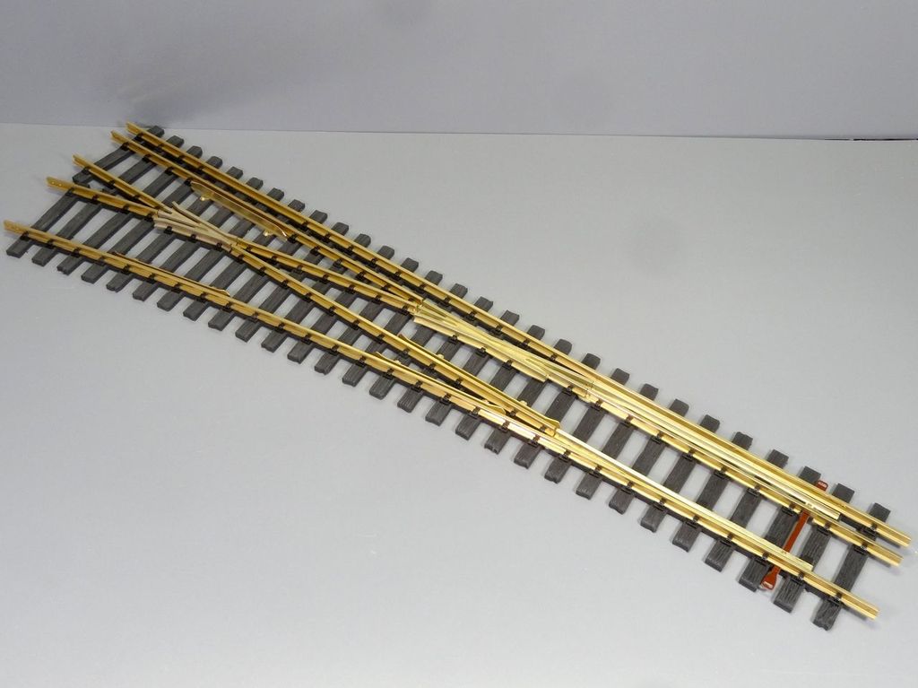 Regelspurweiche R 3m, 15° links Schmalspur gerade innen, Fertigmodell