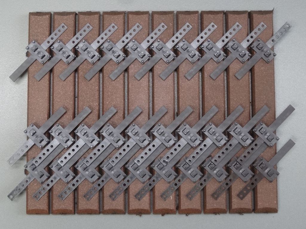 Stahlschwellen Dreischienengleis 45/64 mm, Code 250, 50 Stück 115 x 13 x 6 mm