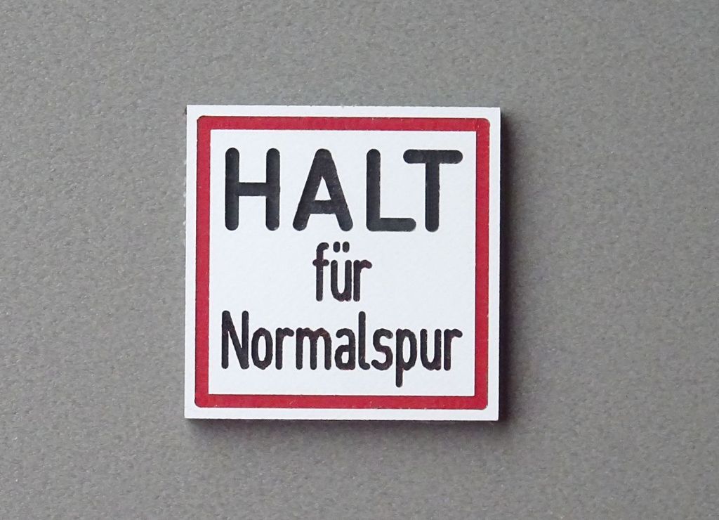 Halt für Normalspur 18 x 18 mm, 3-Schicht-Kunststoff