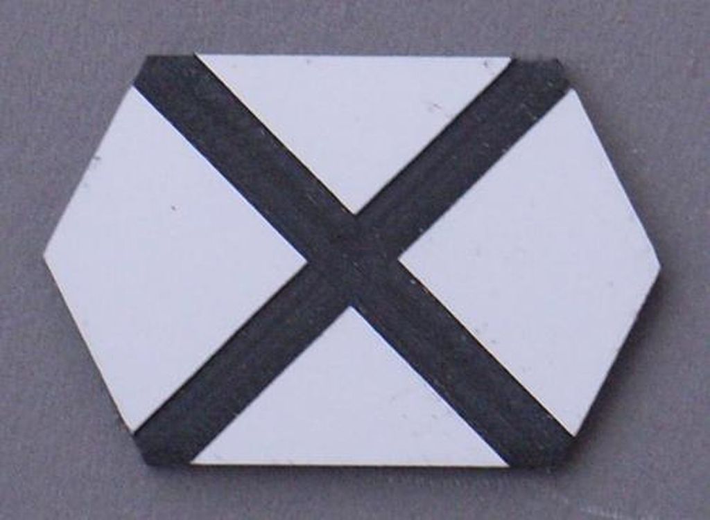 Kreuztafel So 106  27 x 18 mm, 2-Schicht-Kunststoff