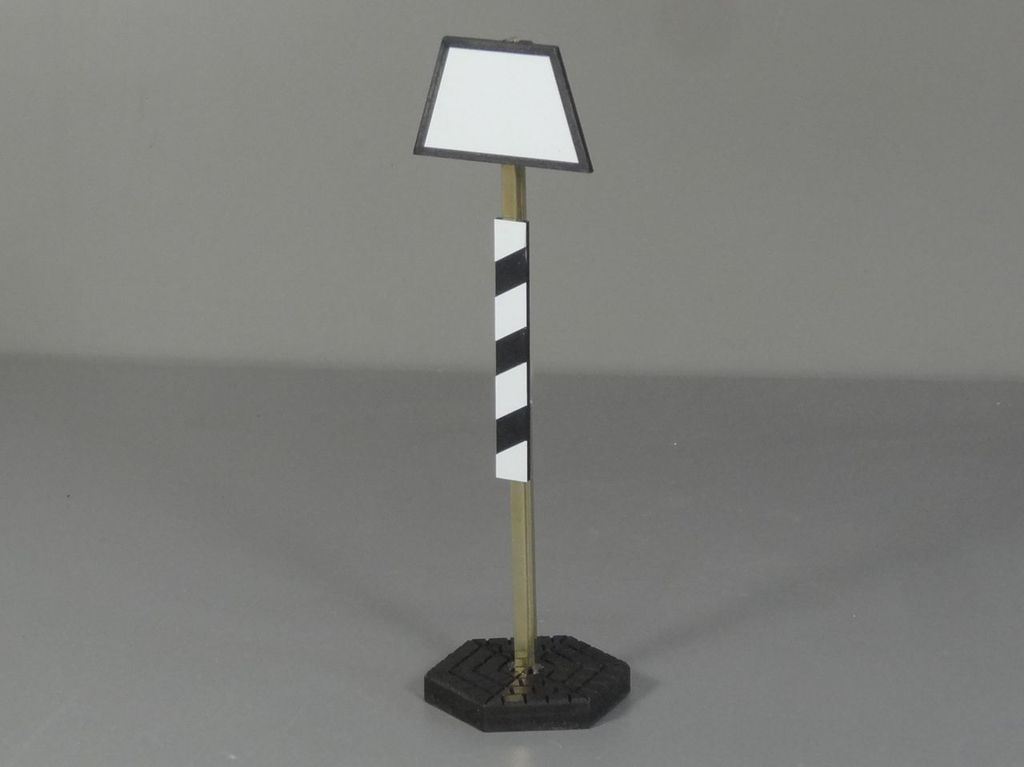 Signalmastenmarkierung 3 schwarze Streifen diagonal 6 x 50 mm, 2-Schicht-Kunststoff