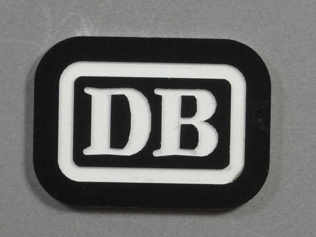 DB-Zeichen groß, Weiße Schrift auf Schwarz 30 x 21 mm, 2-Schicht-Kunststoff