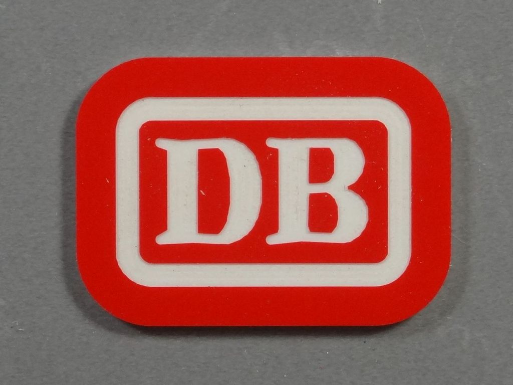 DB-Zeichen klein, Weiße Schrift auf Rot 20 x 14 mm, 2-Schicht-Kunststoff