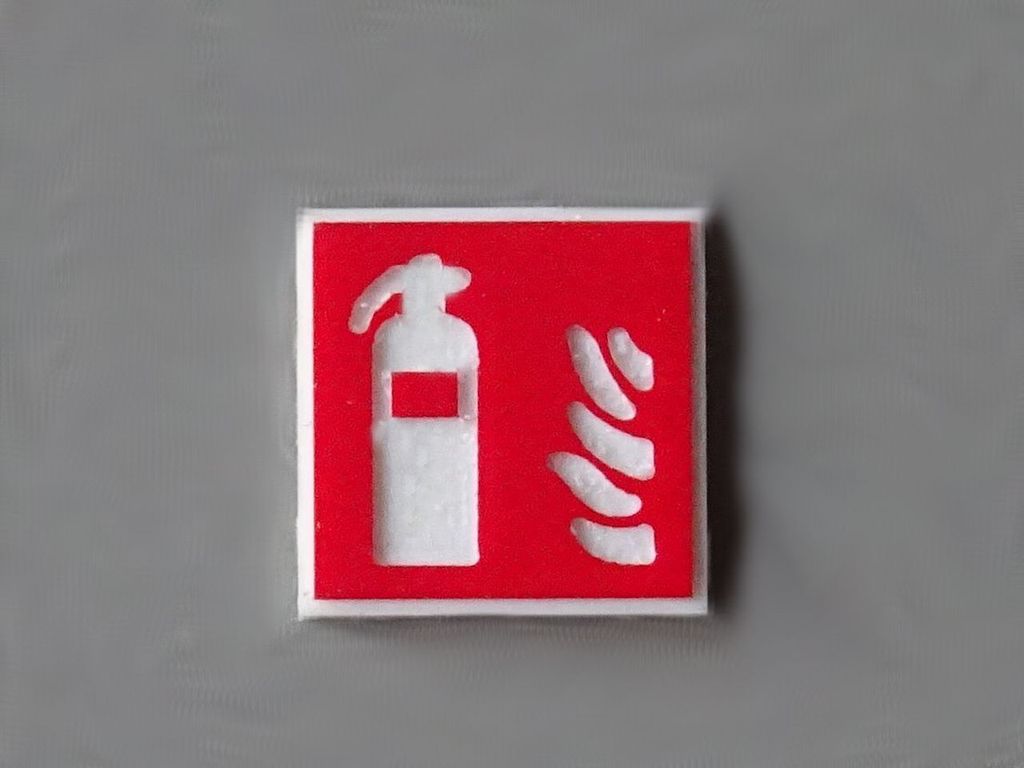 Feuerlöscher-Zeichen 9 x 9 mm, 2-Schicht-Kunststoff