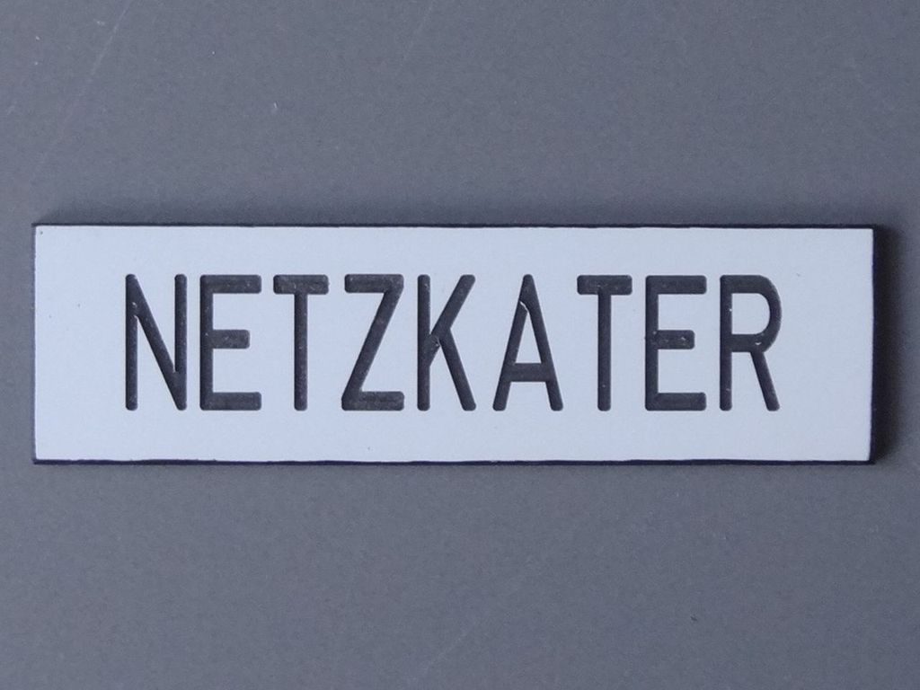 Netzkater 70 x 20 mm, 2-Schicht-Kunststoff