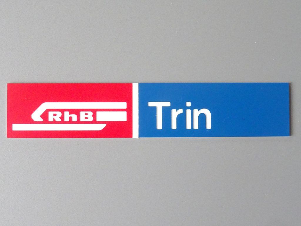 Trin, großes Format 130 x 25 mm, 2-Schicht-Kunststoff