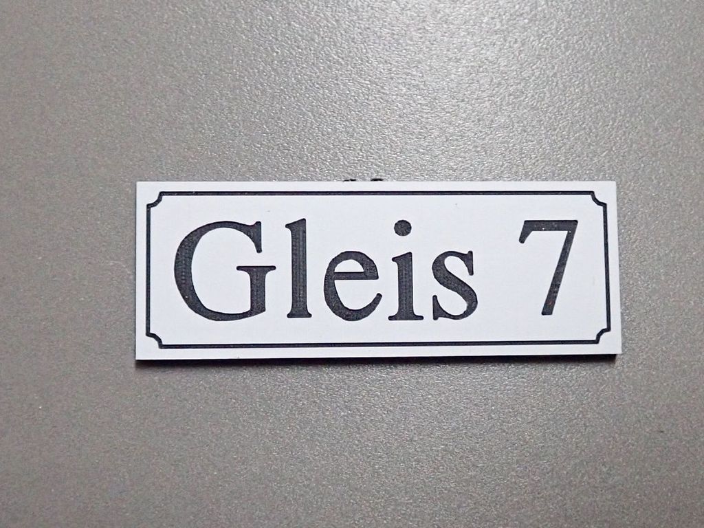 Gleisschild alte Schrift Gleis 7 44 x 16 mm, 2-Schicht-Kunststoff