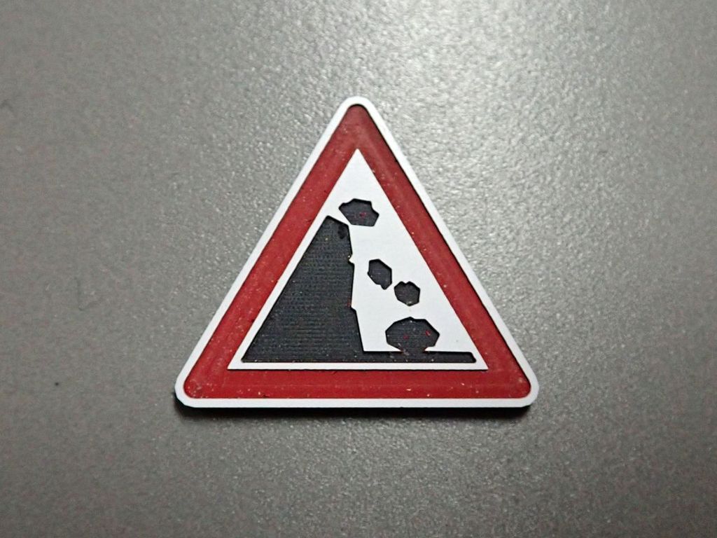 Verkehrsschild Achtung Steinschlag links 26,5 x 23,5mm 2-Schicht-Kunststoff