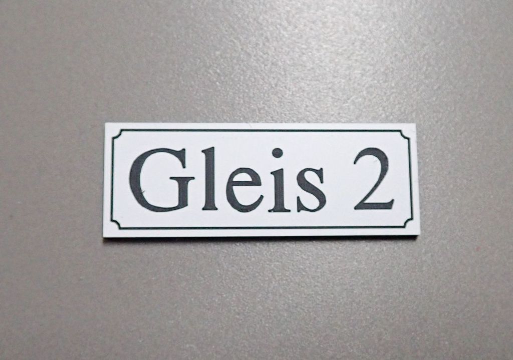 Gleisschild alte Schrift Gleis 2 22 x 8 mm, 2-Schicht-Kunststoff
