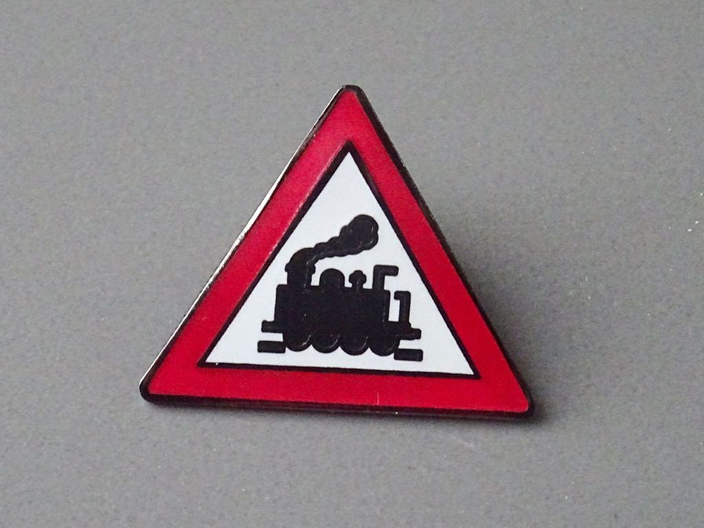 Verkehrschild Dampflok 1:32 Kantenlänge 28 mm, Rahmenemailletechnik, Pin