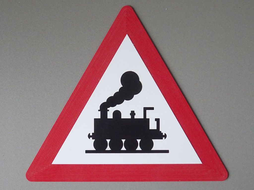 Verkehrsschild mit Dampflok, dreifarbig Kantenlänge 165mm, 2-Schicht-Kunststoff