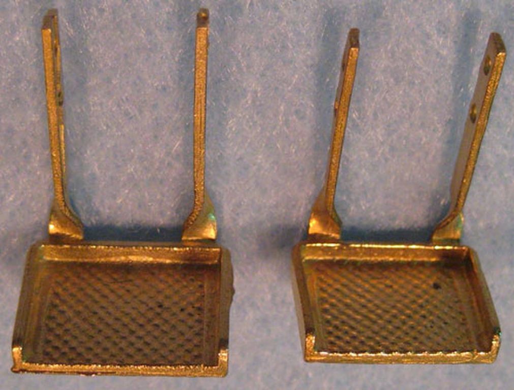 Lok- und Tendertritt - Doppelflachsteg seitlich, Höhe 25mm,  2 Stück
