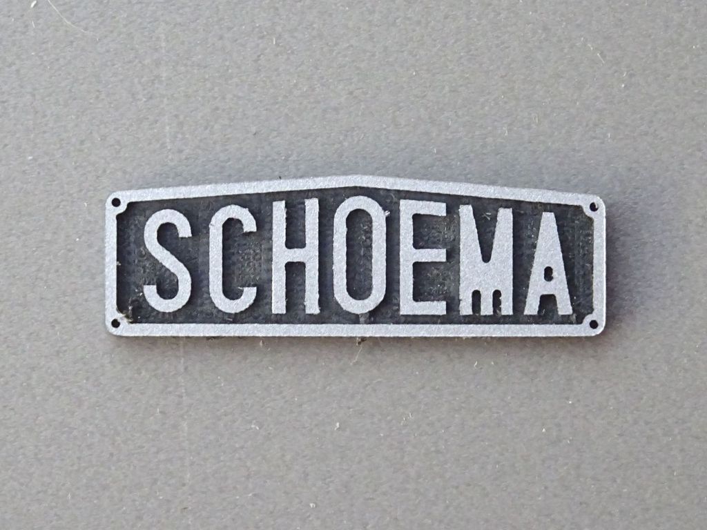 Lok-Fabrikschild Schoema 22 x 7 mm, 2-Schicht-Kunststoff