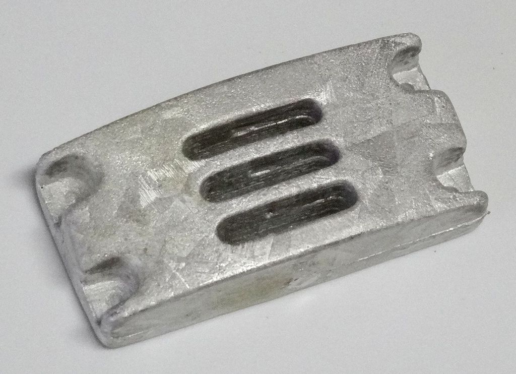 schwerer Lokomotivpuffer, Kunststoff 49 x 23 x 12 mm, Weissmetall mit 4 M2 x 12 Schrauben