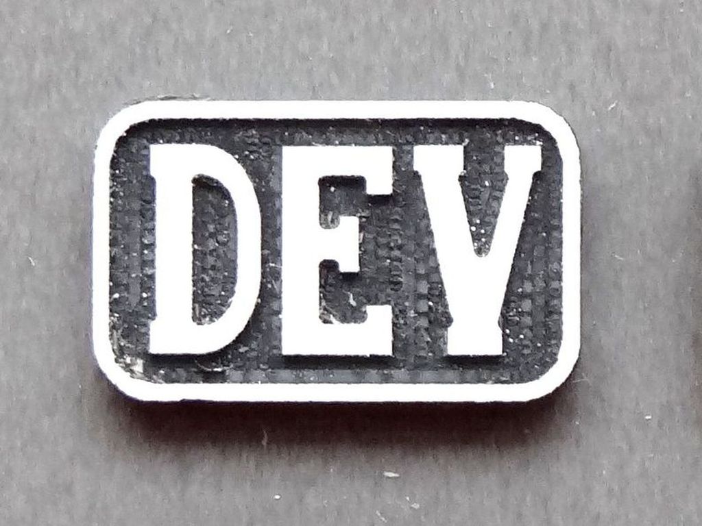 DEV  weiss/schwarz 17 x 10 mm, 2-Schicht-Kunststoff