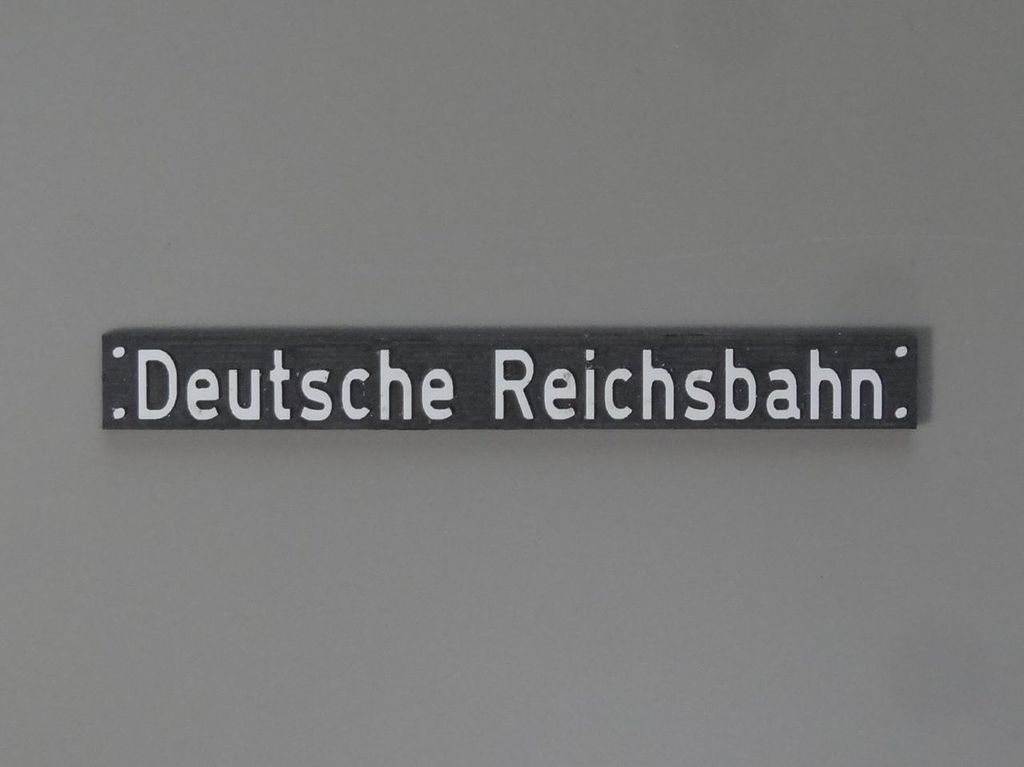 Deutsche Reichsbahn klein 35 x 4 mm, 2-Schicht-Kunststoff