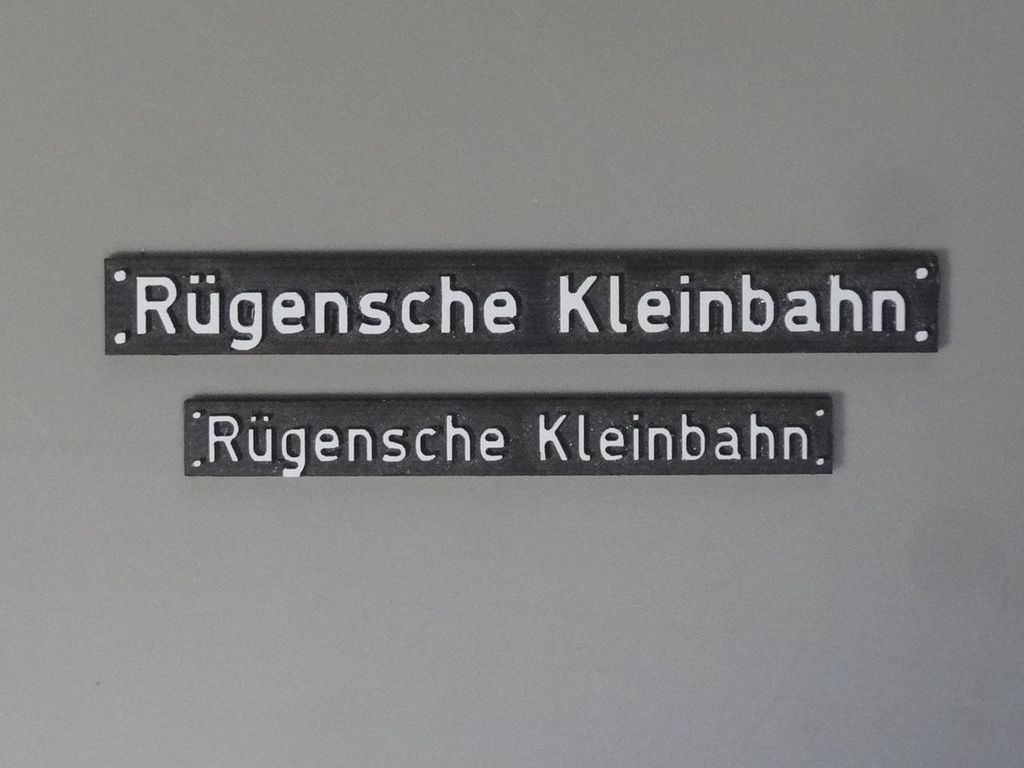 Rügensche Kleinbahn groß 45 x 5 mm, 2-Schicht-Kunststoff