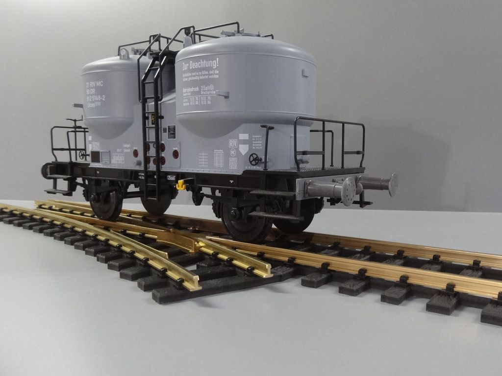 Umrüstsatz PIKO-Wagen 45 zu 64 mm PVC-Hartschaum und POM-Buchsen